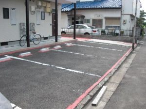 仙台市泉区Ａアパート駐車場路面塗装（施工中）