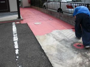 仙台市泉区Ａアパート駐車場路面塗装（施工中）