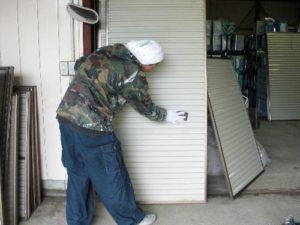 仙台市青葉区Ｋ様邸の雨戸塗装（施工中１）