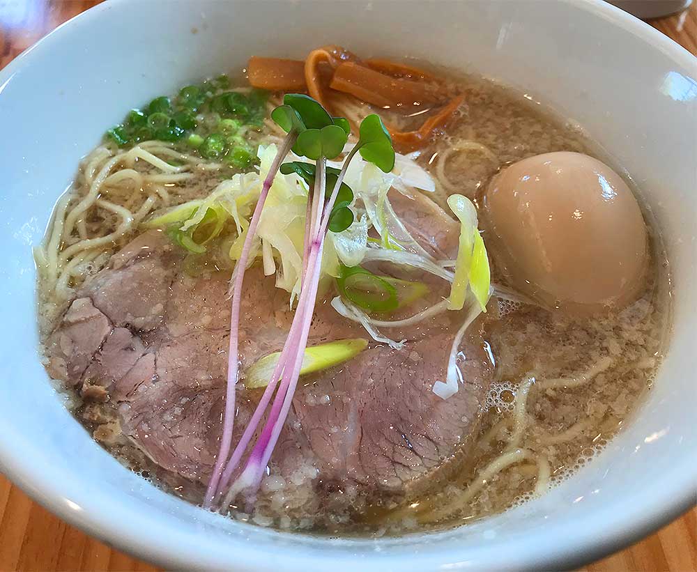 アゴ出汁背脂らぁ麺(魚介醤油ベース)その２