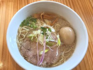 アゴ出汁背脂らぁ麺(魚介醤油ベース)その１