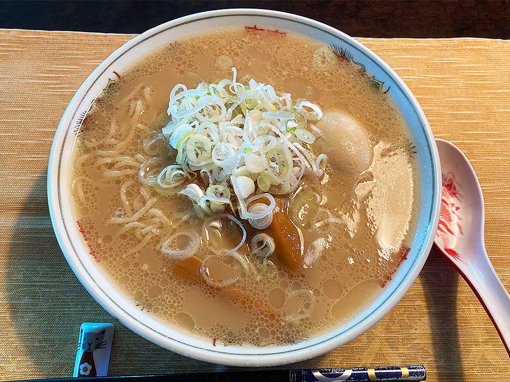 ホープ軒のこってり背脂ラーメン