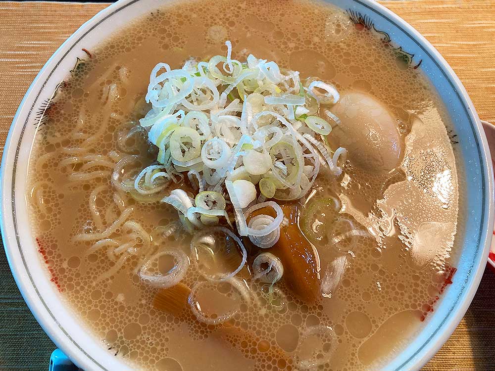 ホープ軒のこってり背脂ラーメン